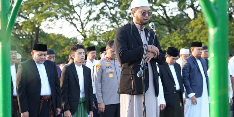Munafri Arifuddin dan Aliyah Mustika Ilham Salat Idul Adha Bersama Warga Makassar