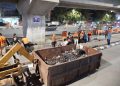 Tanggapi Keluhan Warga, Satgas Rappocini Bersihkan Lingkungan Bawah Tol Pettarani