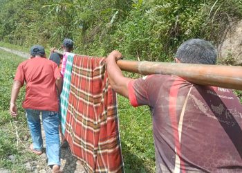 Kisah Pilu, Warga Sinjai Tandu Pasien Sepanjang 2 Km