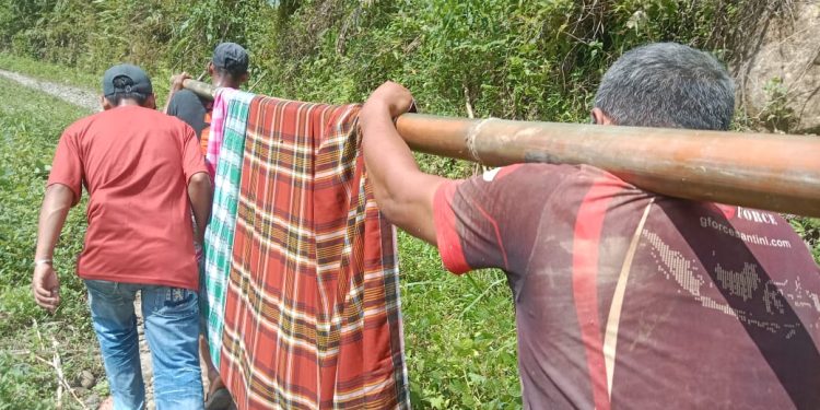 Kisah Pilu, Warga Sinjai Tandu Pasien Sepanjang 2 Km