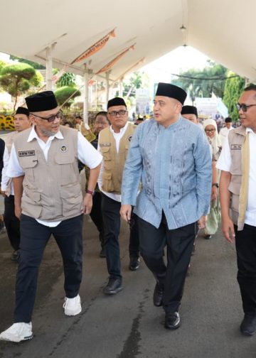 Wali Kota Appi Dampingi Menhaj RI Sambut Kepulangan Jemaah Haji Kota Makassar