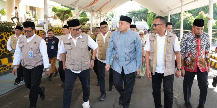 Wali Kota Appi Dampingi Menhaj RI Sambut Kepulangan Jemaah Haji Kota Makassar