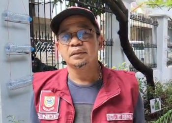 Manfaatkan Lahan Kosong, Ketua RT 03 Ende Ajari Warga Berkebun