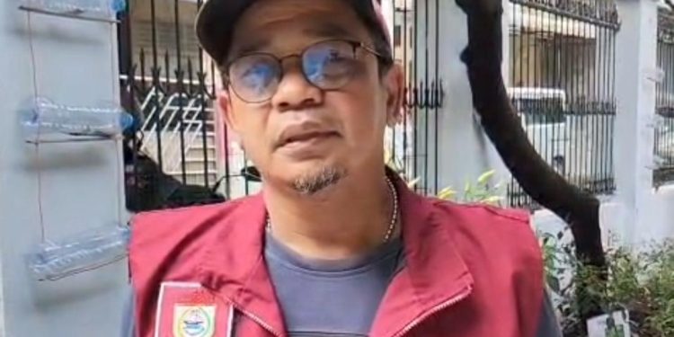 Manfaatkan Lahan Kosong, Ketua RT 03 Ende Ajari Warga Berkebun