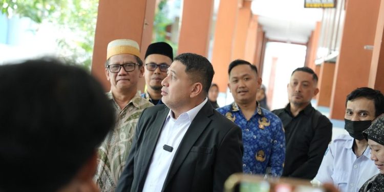 Disdik Makassar Dampingi Wali Kota Tinjau SPMB, Verifikasi Pastikan Tepat Waktu