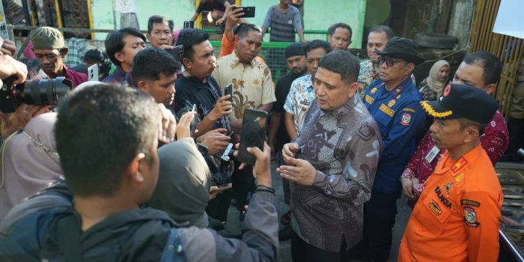 Dari Logistik hingga Material Bangunan, Munafri Kawal Langsung Penanganan Korban Kebakaran Mangasa