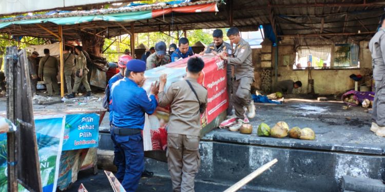Tanpa Paksaan, Pedagang Kelapa Makassar Lepaskan Tempat Dagang