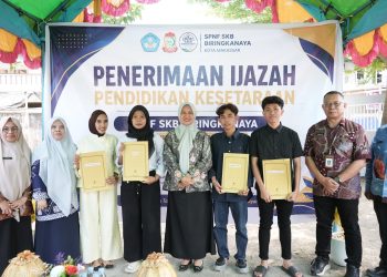 Wujudkan Hak Belajar, 108 Warga Terima Ijazah Paket A-C