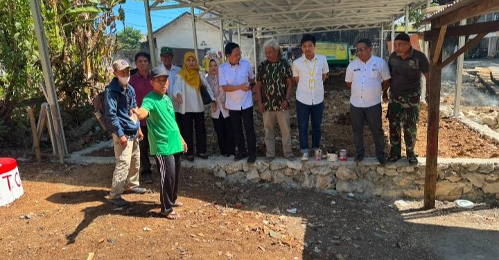 Didampingi Kasi Kebersihan, Camat Biringkanaya Monitoring Pembangunan TPS3R dan Teba Modern di Laikang