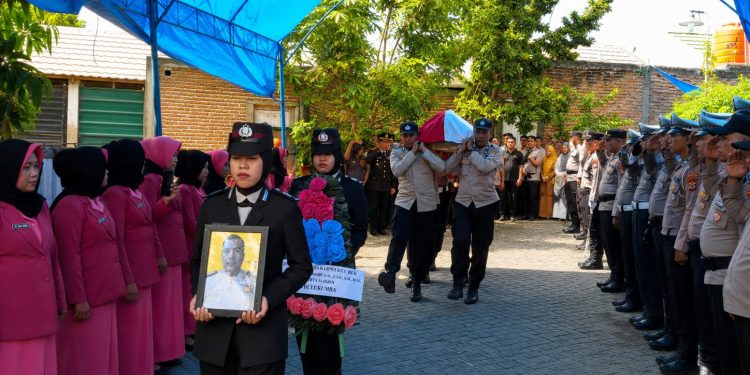 Aiptu Aspar Diberangkatkan dengan Upacara Pemakaman Secara Dinas Polres Bulukumba