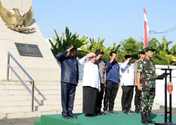 Jaga Kenangan Pahlawan, Wakil Wali Kota Hadiri Karya Bakti di TMP Makassar