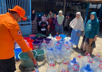 BPBD Makassar Salurkan Air Bersih ke 5 Kecamatan, 23 Titik Jadi Sasaran