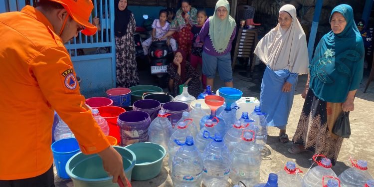 BPBD Makassar Salurkan Air Bersih ke 5 Kecamatan, 23 Titik Jadi Sasaran