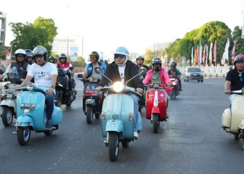 Kepala BKN-Wagub Sulsel dan Wali Kota Makassar Riding Vespa-Tanam Tebuya di CPI