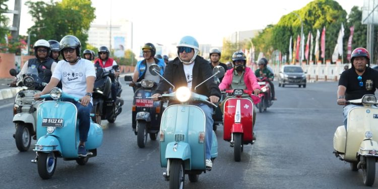 Kepala BKN-Wagub Sulsel dan Wali Kota Makassar Riding Vespa-Tanam Tebuya di CPI