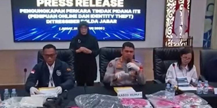 Polda Jabar Ungkap Jaringan Penipuan “Sobis” di Sidrap, 12 Orang Jadi Tersangka