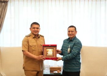 Pemkot Makassar dan BPJS Serahkan Santunan Ratusan Juta untuk Ahli Waris Pekerja Rentan