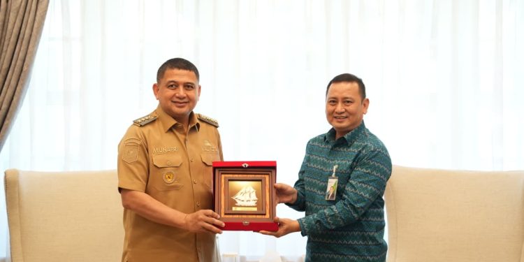 Pemkot Makassar dan BPJS Serahkan Santunan Ratusan Juta untuk Ahli Waris Pekerja Rentan