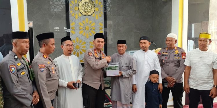 Safari Jumat Kapolresta Gowa, Dari Masjid Membangun Silaturahmi dan Kepedulian Bersama Warga Barombong