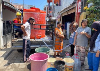 Gerak Cepat PDAM Bantu Warga Karuwisi, Pickup Bertandon Masuk Lorong Sempit