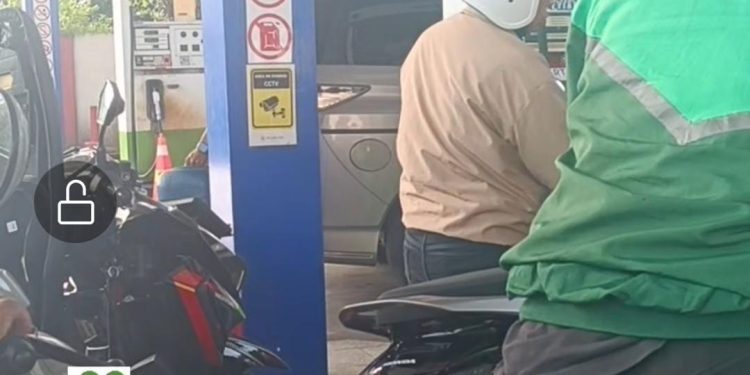 Langka! Pertalite Habis di SPBU Sultan Alauddin Makassar, Warga Isi Pertamax
