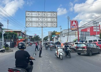 Cegah Kemacetan! Personel Polres Bulukumba Atur Lalu Lintas di SPBU