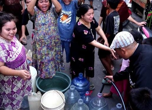 PDAM Makassar Sisir Lorong hingga Malam Salurkan Air Gratis di Bara-Baraya