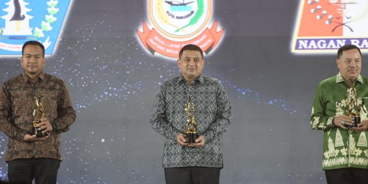 Tunjangan Guru & Revitalisasi Sekolah Pulau, Antar Appi Raih Penghargaan Nasional!