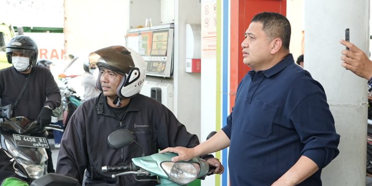 Warga Antre Berjam-jam, Munafri Minta Pertamina & Bos SPBU Segera Atasi!