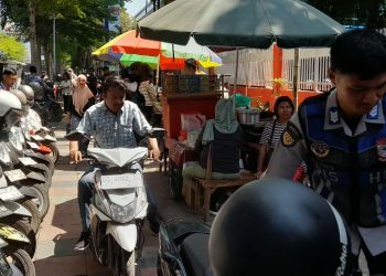 Tak Boleh Parkir di Trotoar! Perumda Parkir Sterilkan SDN Sudirman