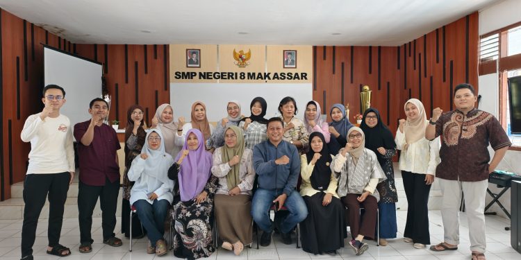 Lewat WATTUNNA SI, SMPN 8 Makassar Ajarkan Siswa Disiplin & Peduli Sampah