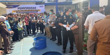 Bersama PT Mitra Hijau Asia, Bea Cukai Musnahkan Barang Ilegal Rp46 Miliar