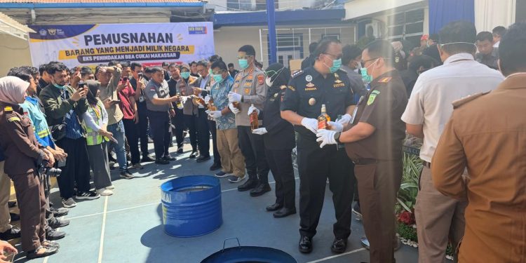 Bersama PT Mitra Hijau Asia, Bea Cukai Musnahkan Barang Ilegal Rp46 Miliar