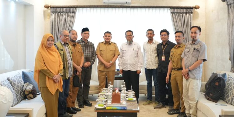 Pemkot Makassar Gandeng Unhas: Sampah Organik Diolah Jadi Pakan Ayam Alope Lewat Maggot