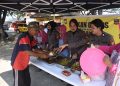 Jumat Berkah Polres Bulukumba: Stop Kendaraan Kurir-Bentor, Bagikan Makanan Gratis