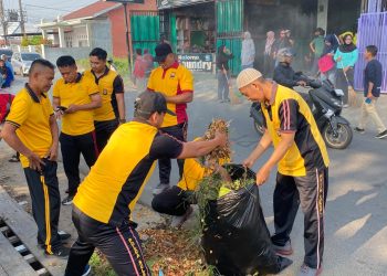 Wujudkan Kota Bersih, Polres Palopo Pimpin Kerja Bakti di Jalan Benteng Raya