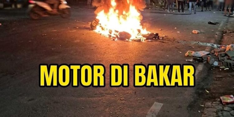 Bentrokan Warga vs Geng Motor di Makassar, 2 Motor Dibakar Warga Dini Hari Tadi