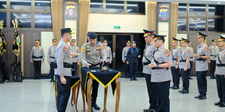 Resmi! Irjen M. Awal Chairuddin Dilantik Jadi Kapolda Sulsel Gantikan Djuhandhani