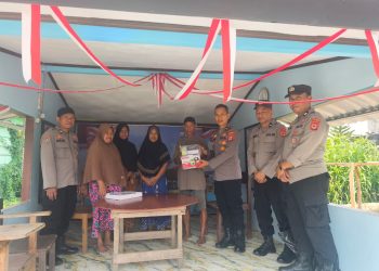 Wara Utara Lebih Aman, Polres Palopo Bantu Perlengkapan Jaga Pos ke Dua Kelurahan