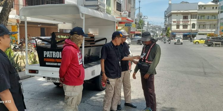 Perumda Parkir Makassar Intensifkan Penertiban Jukir Liar, Tim Gabungan Turun dari Pagi hingga Malam