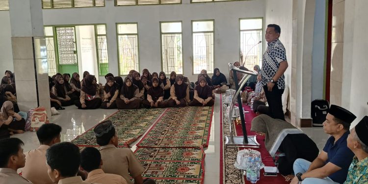 Kasat Resnarkoba Polresta Gowa Edukasi Santri: Bentengi Diri dengan Iman, Jauhi NAPZA