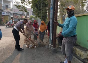 Bukan Sekadar Bertugas, Aiptu Usman Ajak Warga Gotong Royong Kebersihan