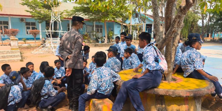 Sat Binmas Polres Palopo Hadir di SMPN 3 Palopo, Edukasi Cegah Perundungan