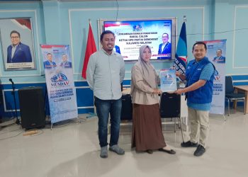 Fatma Wahyuddin Wakili Munafri Ambil Formulir Calon Ketua DPD Demokrat Sulsel