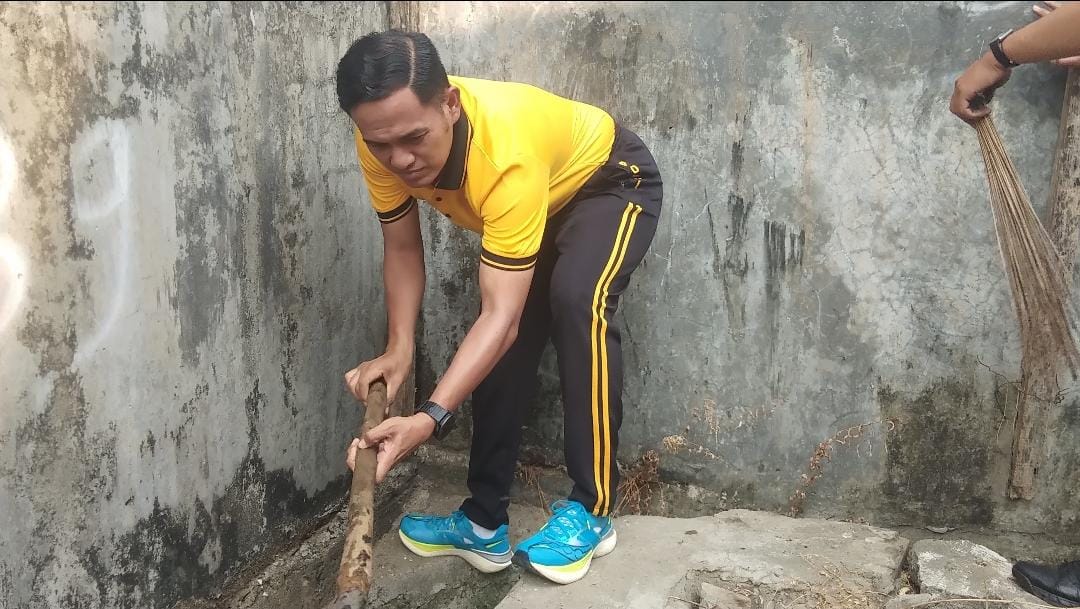 Kapolres Gowa Turun Langsung Pimpin Jumat Bersih di Mapolresta Gowa