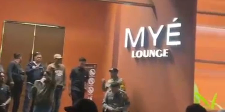 Aksi Matadoor Makassar Desak Pemerintah Periksa Dugaan Pelanggaran di MYE Lounge